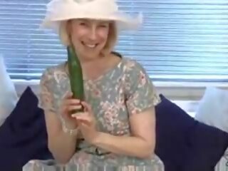 Eerste huisvrouw eikels een komkommer